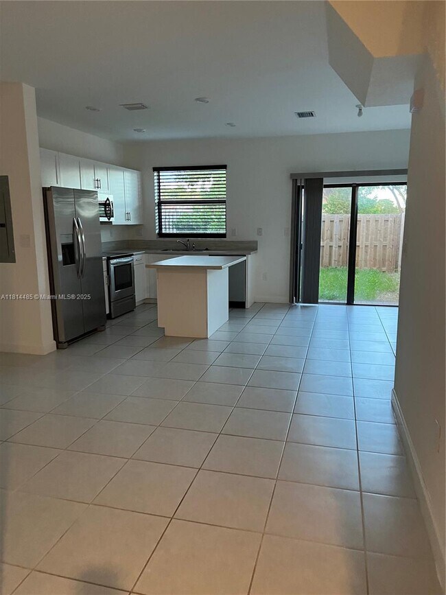 21065 NE 8th Ave in North Miami Beach, FL - Building Photo - Building Photo