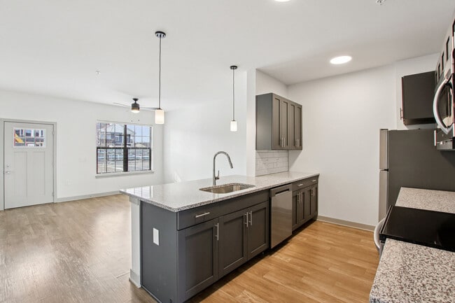 Kensington Gardens in McCordsville, IN - Foto de edificio - Building Photo