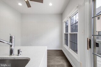 8830 Mansion View Ct in Vienna, VA - Building Photo - Building Photo