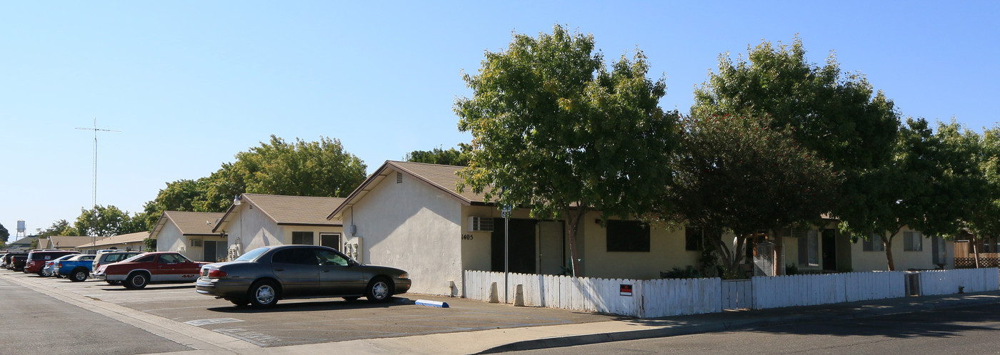 1405 Eucalyptus Ave in Newman, CA - Foto de edificio