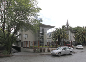 Woodland Apartments in East Palo Alto, CA - Foto de edificio - Building Photo