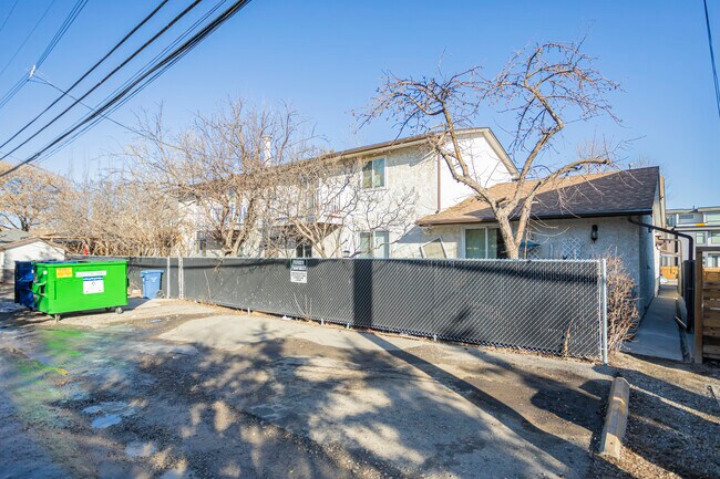 209 21 Av NE in Calgary, AB - Building Photo - Building Photo
