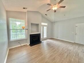 3010 Winston Dr, Unit #81 in Burlington, NC - Building Photo - Building Photo