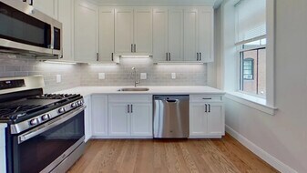 154 Cottage St, Unit #6 in Boston, MA - Building Photo