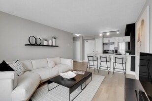 Aspen Towers in Ottawa, ON - Building Photo