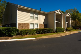 The Landing on Emerald Pointe in Birmingham, AL - Building Photo - Building Photo