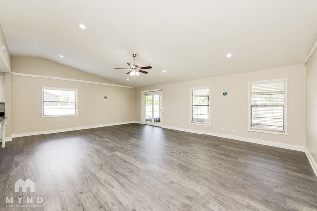 6529 Seafairer Dr in Tampa, FL - Building Photo - Building Photo