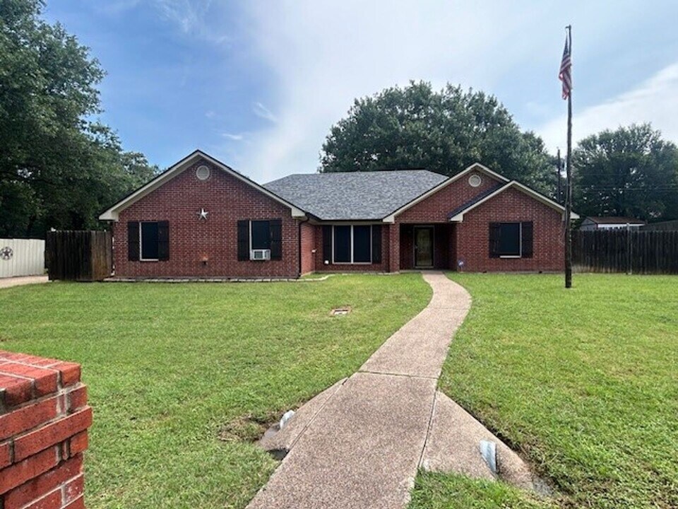154 Triple Oaks in Waco, TX - Building Photo