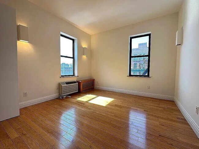 101 E 116th St, Unit 4G in New York, NY - Building Photo - Building Photo