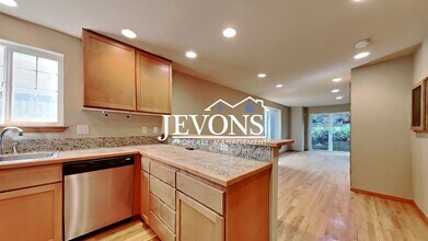 13721 Greenwood Ave N in Seattle, WA - Building Photo - Building Photo