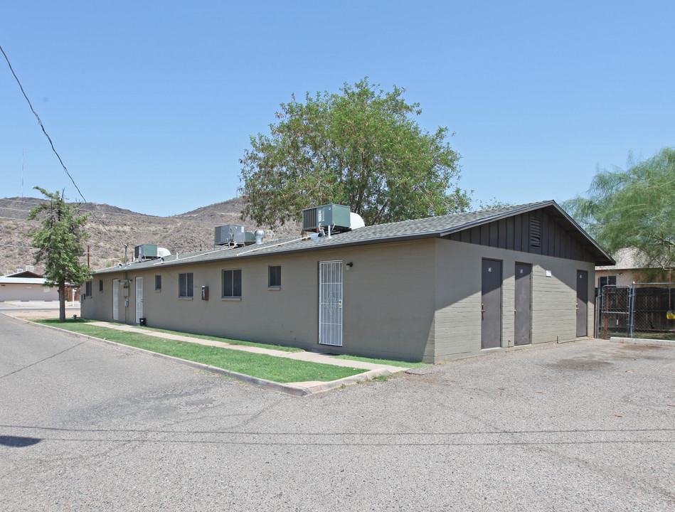 Desert Cove Gardens in Phoenix, AZ - Building Photo