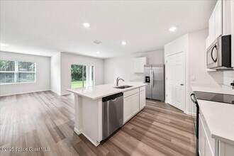 566 Rembrandt St SE in Palm Bay, FL - Building Photo - Building Photo
