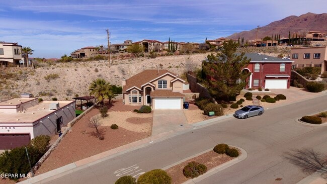 1013 Via De La Paz Dr in El Paso, TX - Building Photo - Building Photo