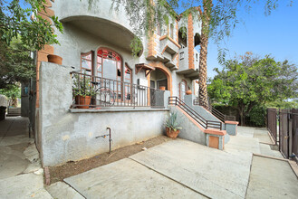 2441 Fairmount St in Los Angeles, CA - Building Photo - Building Photo