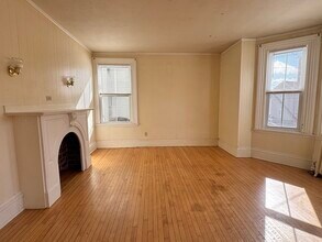 30 Crescent St in Wakefield, MA - Building Photo - Building Photo