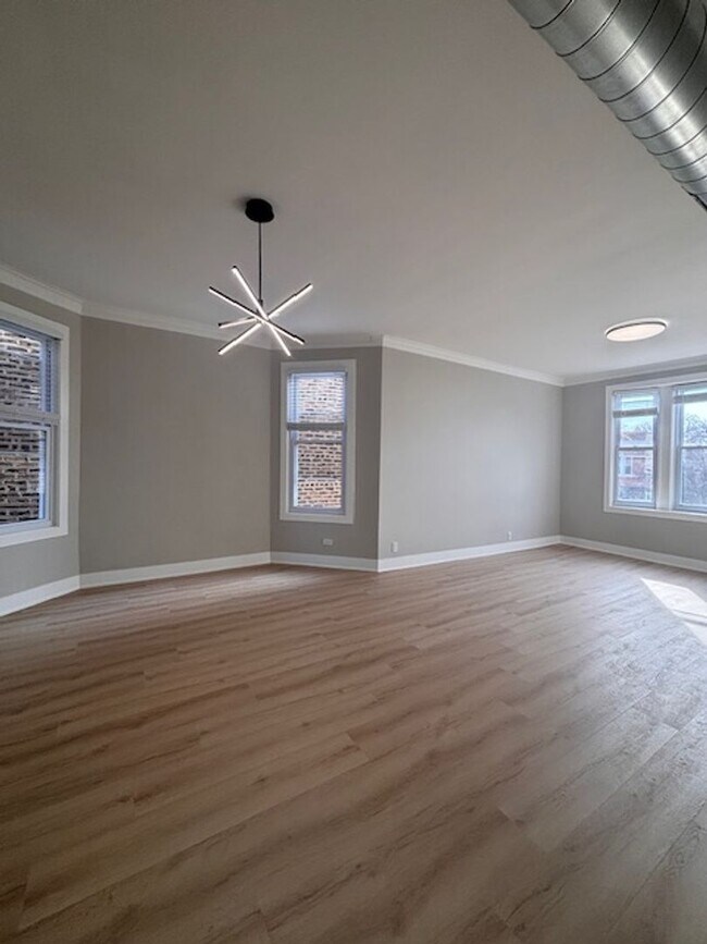 3640 W Fullerton Ave