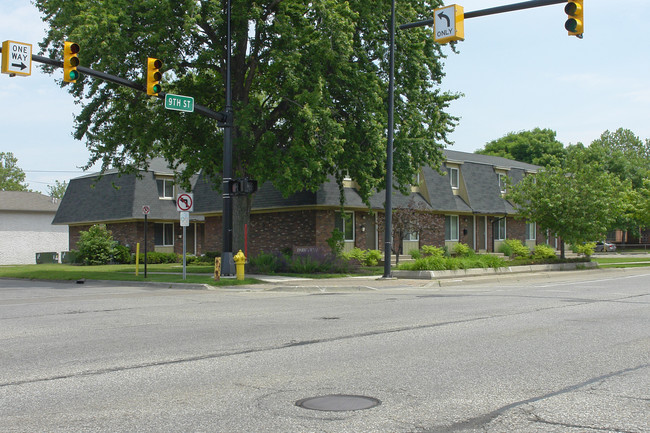 Parkview Apartments in Holland, MI - Building Photo - Building Photo