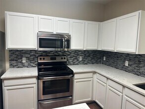 6021 Nelson Oaks Dr in Austin, TX - Building Photo - Building Photo