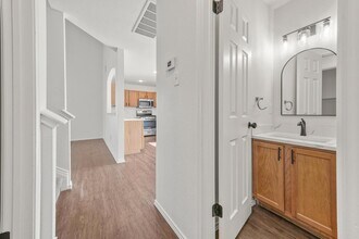 230 San Felipe Dr, Unit #8 in Kyle, TX - Building Photo - Building Photo