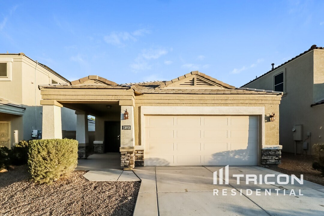 30928 W Picadilly Rd in Buckeye, AZ - Building Photo
