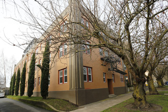 Castle Manor in Portland, OR - Foto de edificio - Building Photo