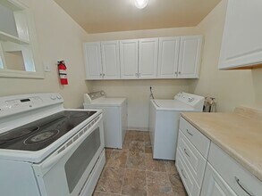 446 NW Kings Blvd in Corvallis, OR - Building Photo - Building Photo