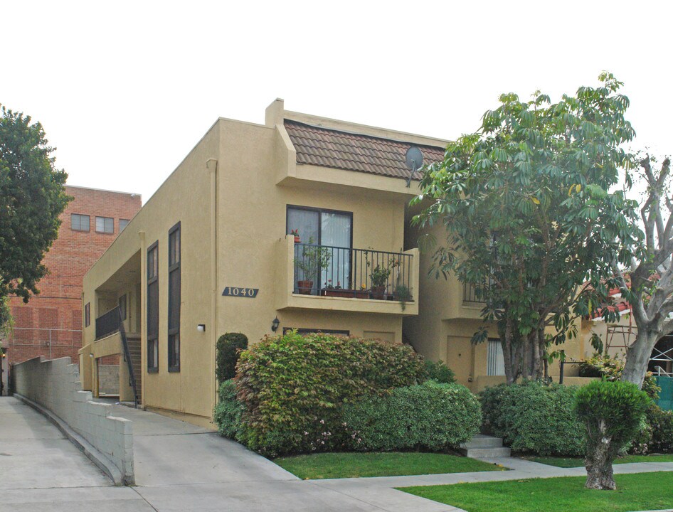 1040 S Corning St in Los Angeles, CA - Foto de edificio