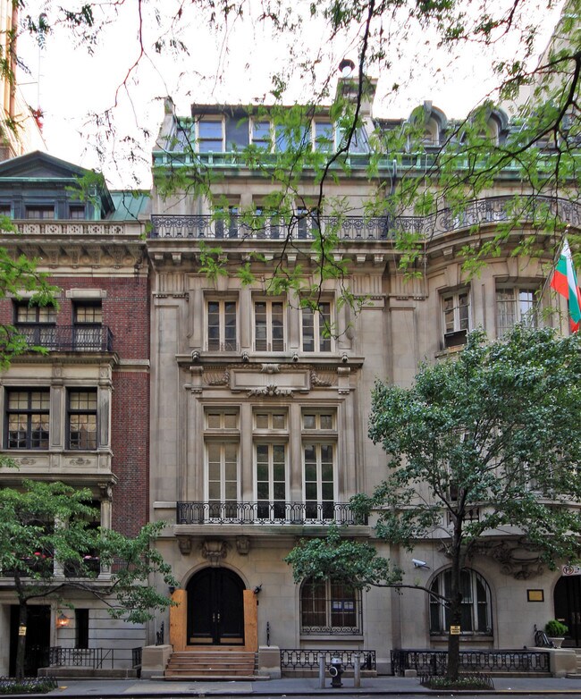 9 E 84th St in New York, NY - Foto de edificio - Building Photo