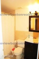 132 Lake Shore Rd-Unit -APT# 2- in Boston, MA - Foto de edificio - Building Photo