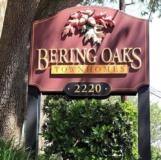 2220 Bering Dr in Houston, TX - Building Photo - Building Photo