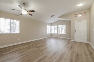 4421 La Lima Ct in Las Vegas, NV - Foto de edificio - Building Photo