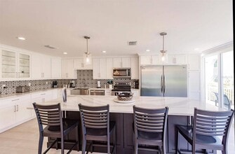 1125 W Peppertree Dr in Sarasota, FL - Building Photo - Building Photo