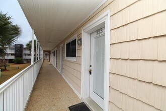 710 Scenic Hwy in Pensacola, FL - Foto de edificio - Building Photo