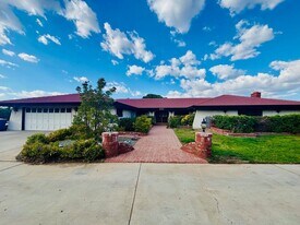 527 Westlake Dr in Palmdale, CA - Building Photo