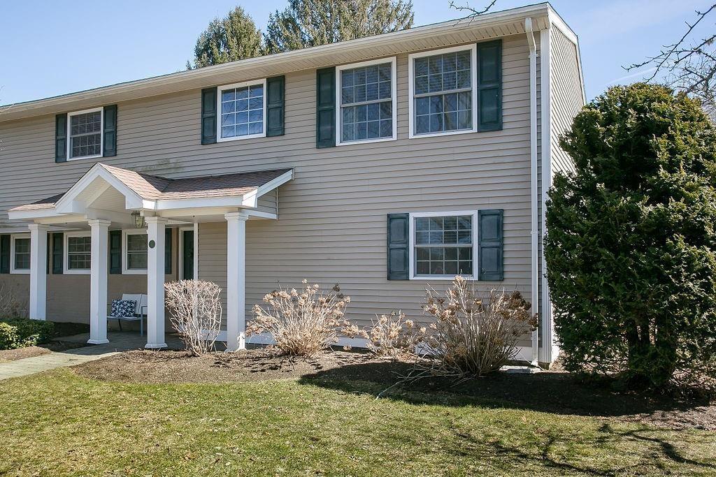 1 Leland Point Dr in Portsmouth, RI - Building Photo