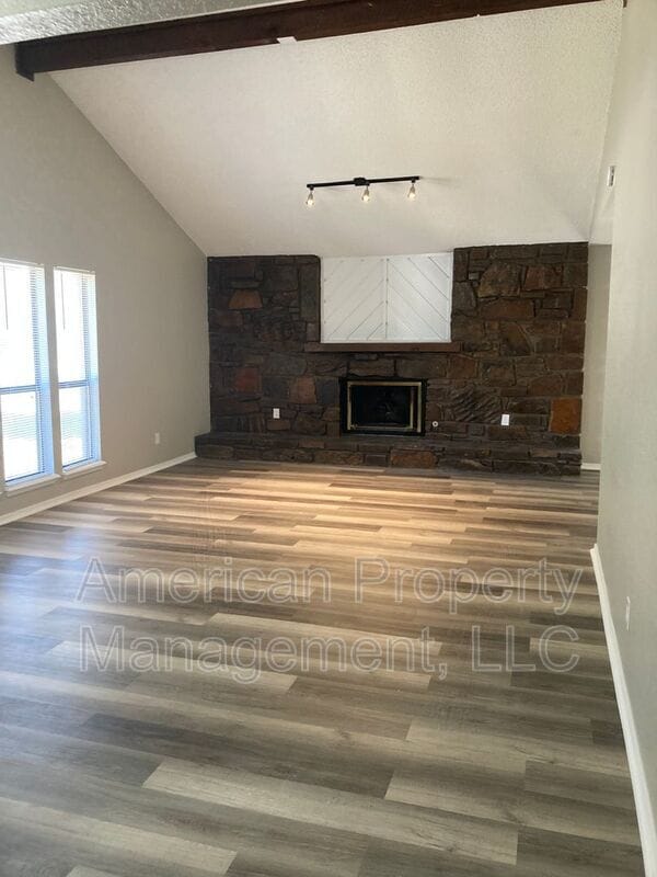 1562 E 68th St in Tulsa, OK - Foto de edificio - Building Photo