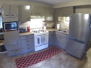 563 Janet Dr in Canfield, OH - Building Photo - Building Photo