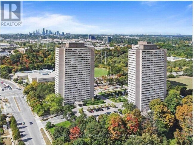 725 Don Mills Rd. in Toronto, ON - Building Photo - Building Photo