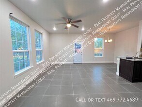 102 Robbins St in Cleburne, TX - Building Photo - Building Photo