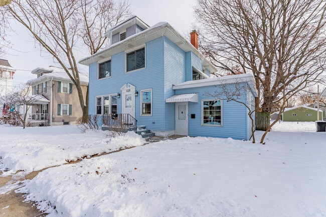 125 S Main St in Montgomery, IL - Building Photo - Building Photo