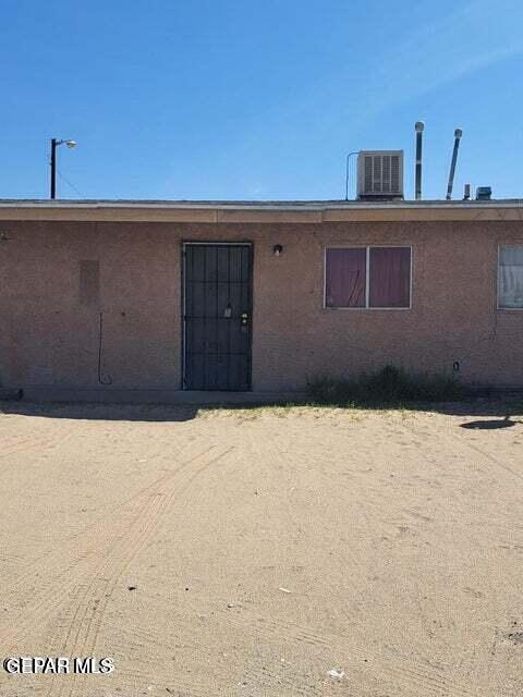 623 NE Davis St in Fabens, TX - Building Photo