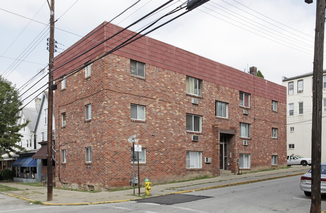 210 Center Ave in Pitcairn, PA - Building Photo