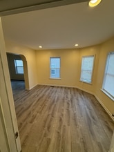 693 Walnut St, Unit 1 in Fall River, MA - Building Photo - Building Photo