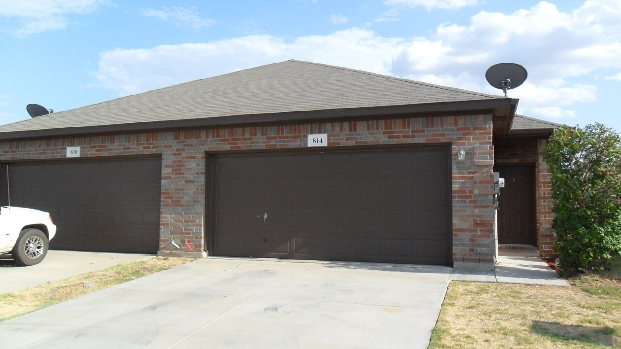 814 Bur Oak Dr in Burleson, TX - Building Photo