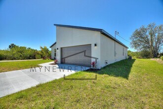2289 Logsdon St in North Port, FL - Building Photo - Building Photo