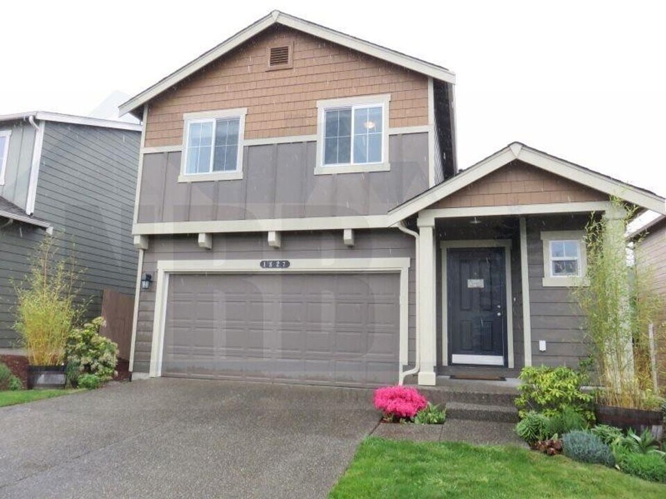 1827 199th St E in Spanaway, WA - Building Photo