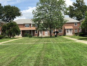 Danker Village in Albany, NY - Foto de edificio - Building Photo