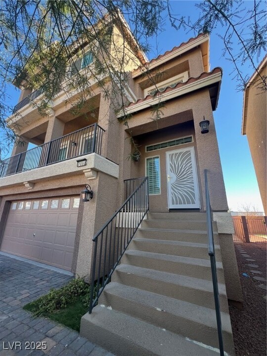 7052 Aspenwood Cellars Ct in Las Vegas, NV - Building Photo