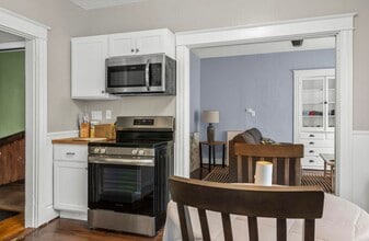 41 Burbank St, Unit 2 in Lewiston, ME - Foto de edificio - Building Photo