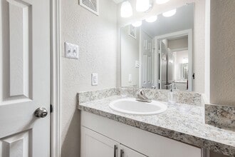 Villa Sierra in Houston, TX - Foto de edificio - Building Photo